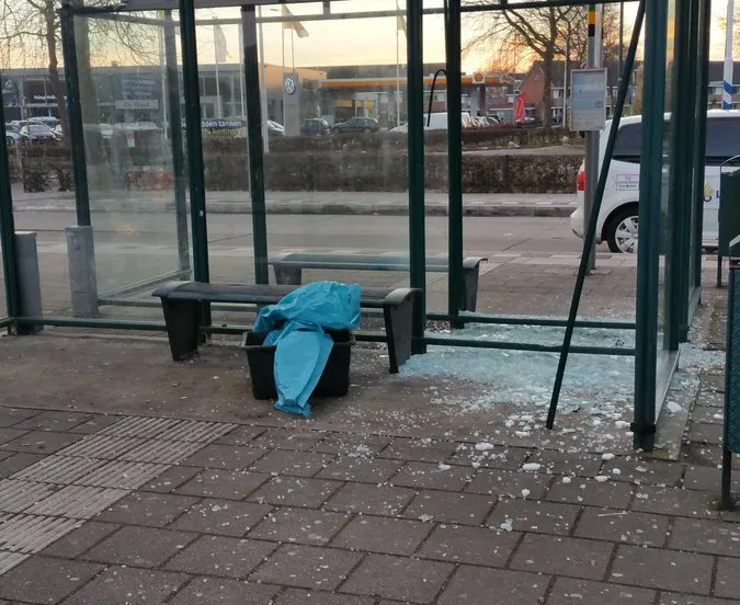 bushokje druten vernield