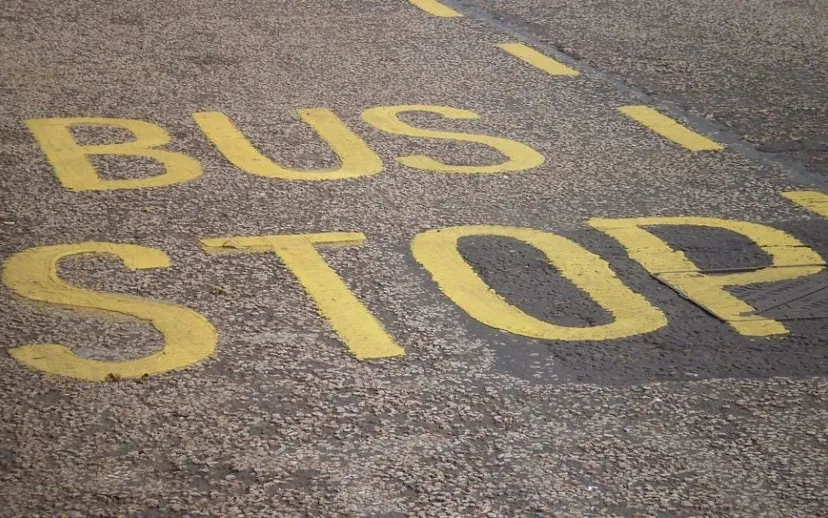 busstop kakilambe pixabay 915x518 1