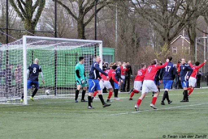 dio30 wint topper van rood wit dankzij late treffer met 1 0