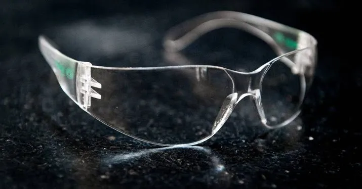 een keer geen vuurwerkbril meteen blind 715x374