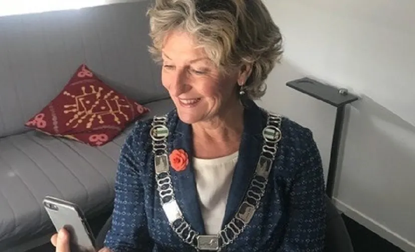 foto 3 burgemeester corry van rhee oud ammerveld druten bellen gedecoreerden e1587730817813