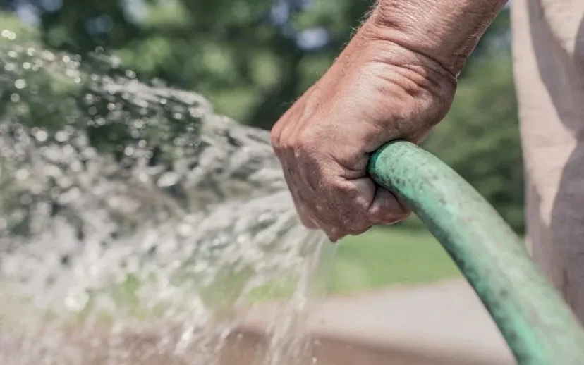 garden hose 413684 1920 915x518 1