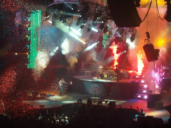 gunsnroses live in hamilton canada