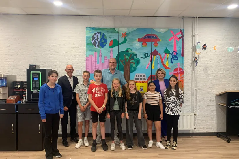 in het kader van het project druten2040 hebben kinderen uit groep zeven van vier verschillende basisscholen in druten gezamenlijk een kunstwerk gecreeerd onder begeleiding van kunstenaar toon van gelder
