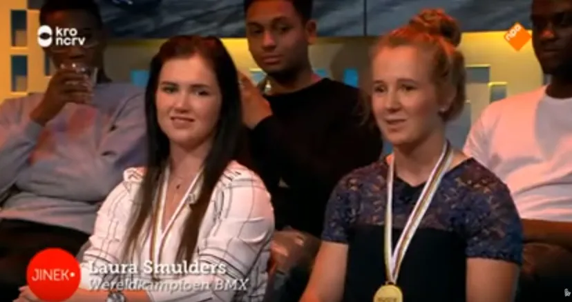 laura en merel smulders te gast bij jinek video