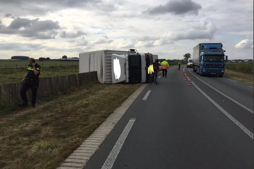 n322 gekantelde vrachtwagen