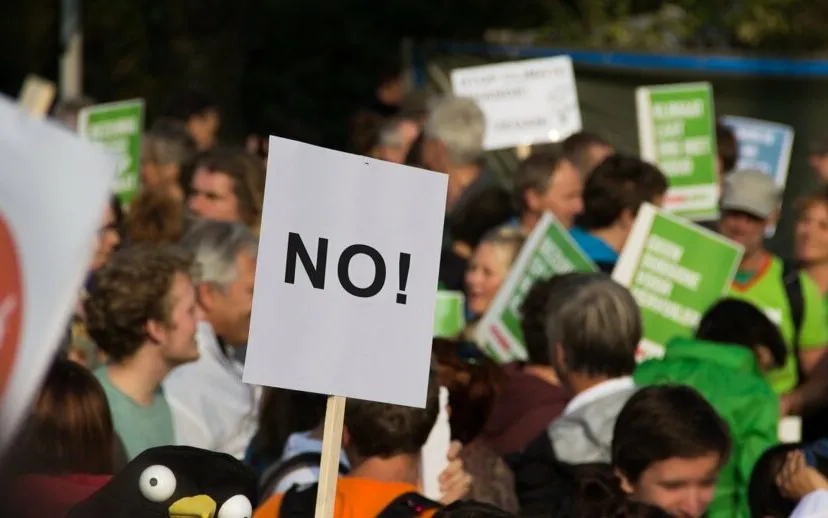 niek verlaan pixabay protest 464616 1280 915x518 1