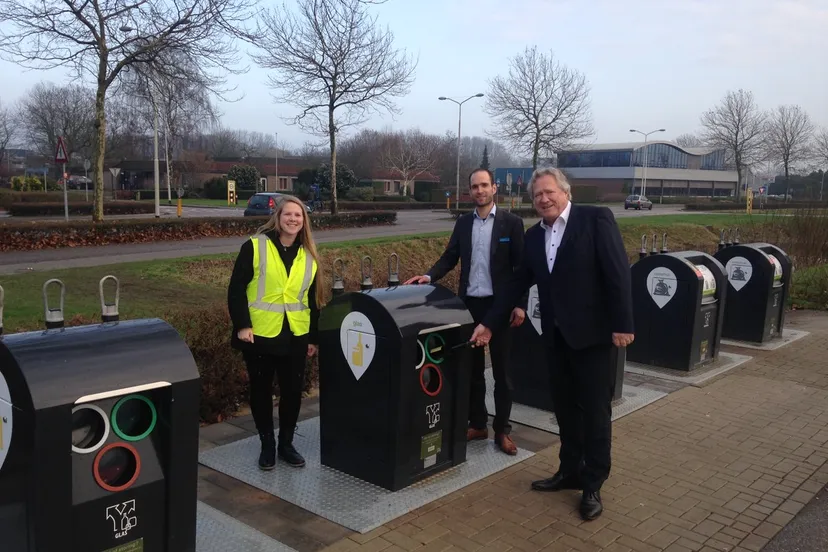 nieuwe ondergrondse glas en textielcontainers
