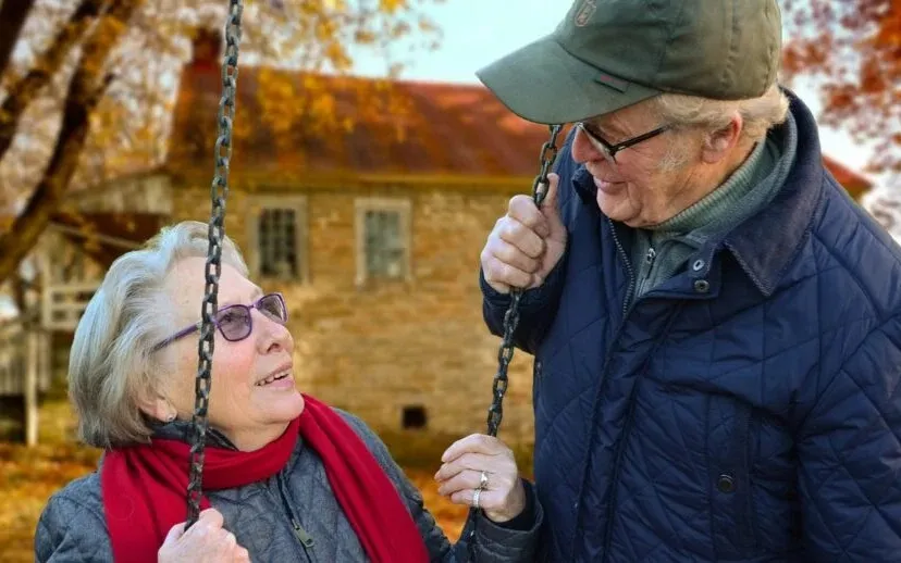 old people 616718 1280 915x518 1