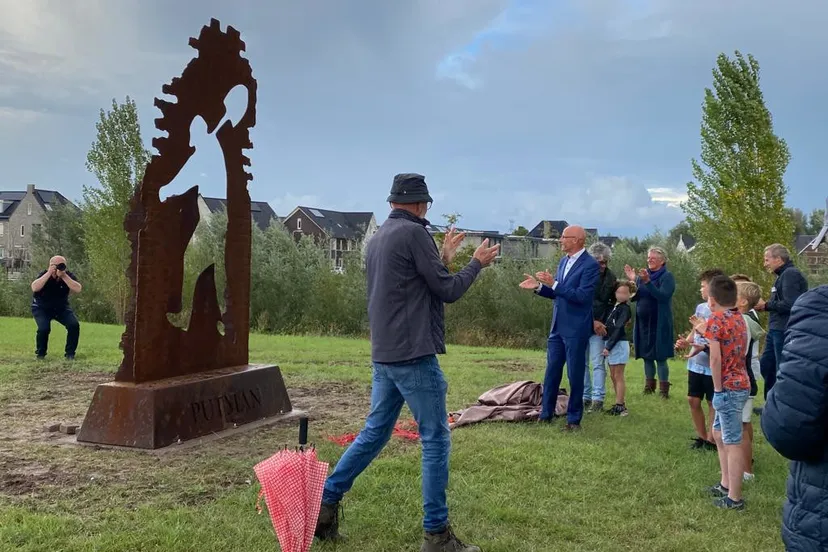 onthulling kunstwerk tichellande
