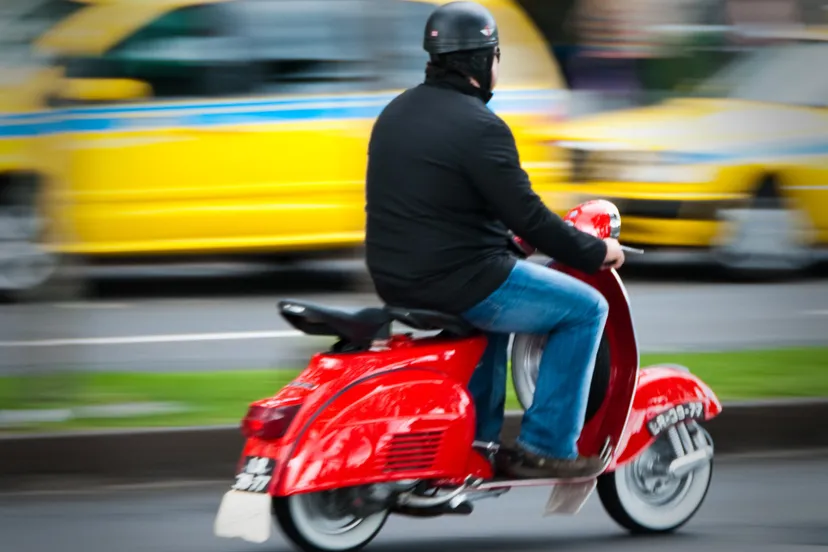 red scooter rider avenida do mar funchal madeira island eric wustenhagen cc by sa 20