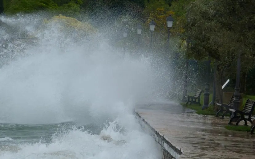 water web wave wet inject cold slippery spray 902177jpgd 915x518