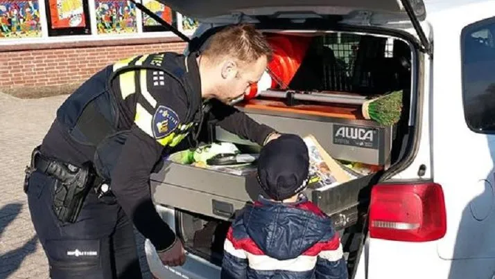 wens dann uit deest meerijden politieauto e1488206653835