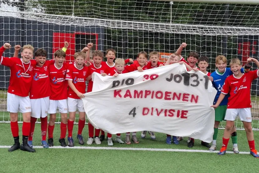 dio30 jo13 1 kampioen in 4e divisie f foto wendy van rhijn