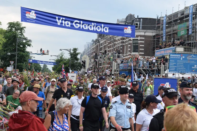 intocht-via-gladiola-2023-10-scaled