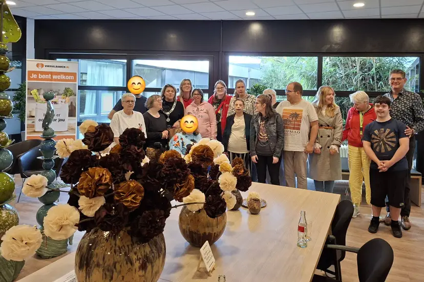 Groepsfoto opening expositie met de burgemeester en onze directeur - kopie