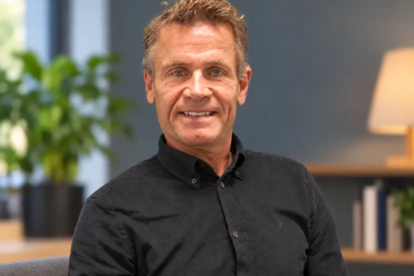 Profesjonelt portrett i moderne kontor