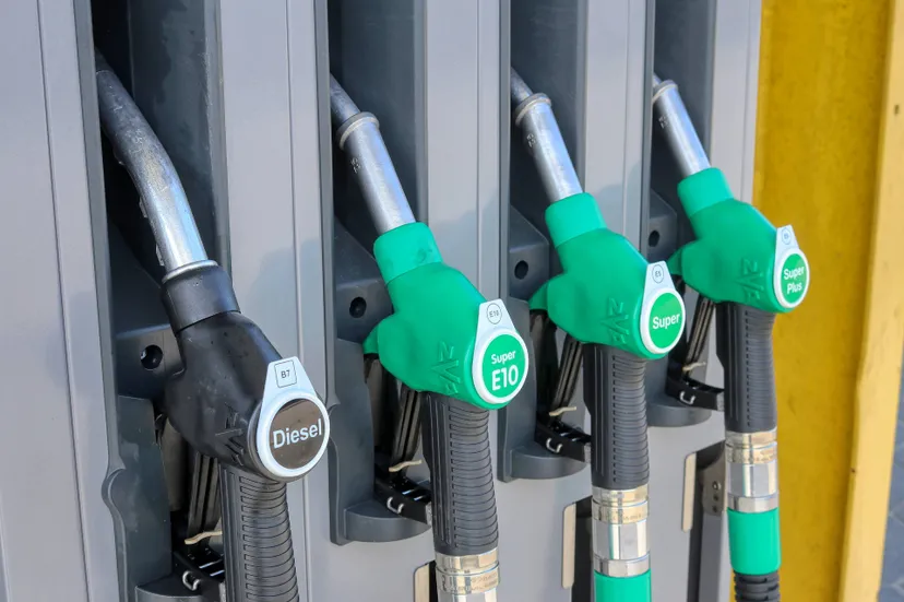 tanken planet_fox, Pixabay