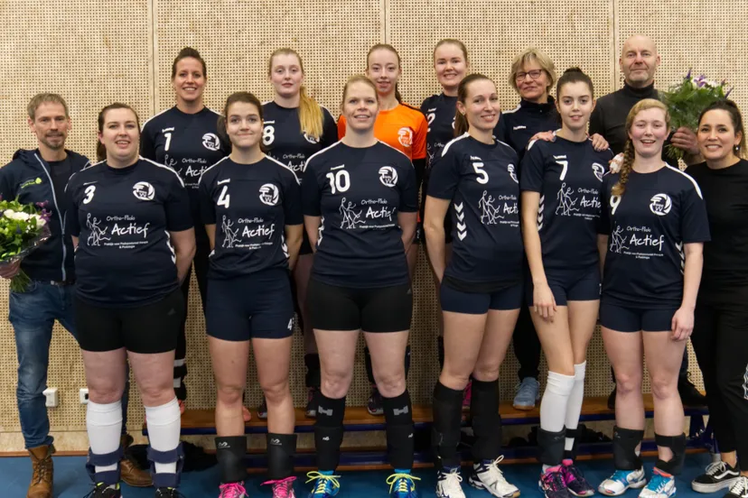 dames 1 met sponsoren