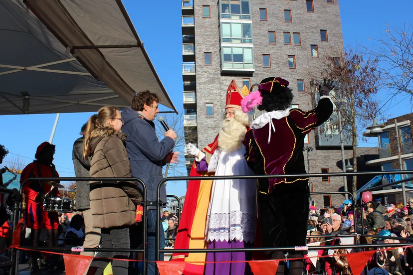 ontvangst sinterklaas in ede door de burgemeesters van ede