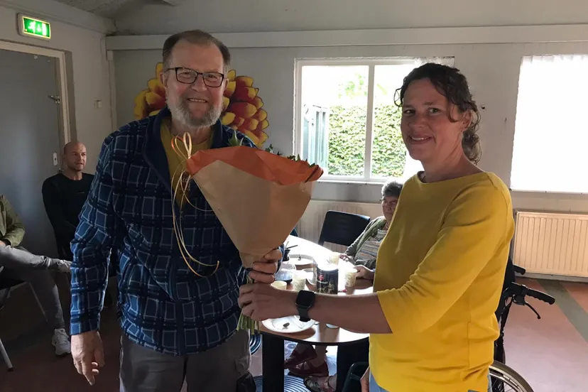 overhandigen bloemen naamgever 2021 10 11