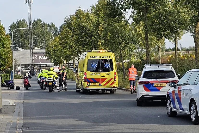 scooterrijder maakt val