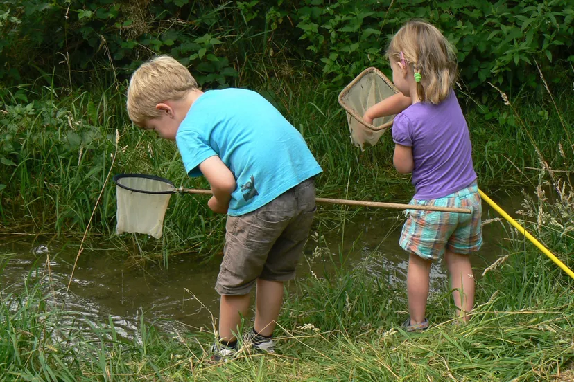2012 twee kinderen bij het water foto joke veltkamp groot 1 1