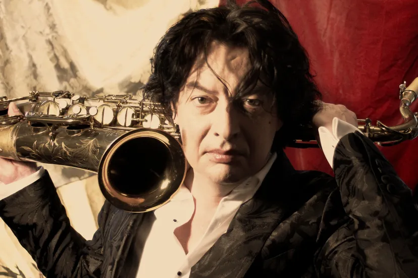 20190118 yuri honing goldbrun fotograaf mariecke van der linden liggend