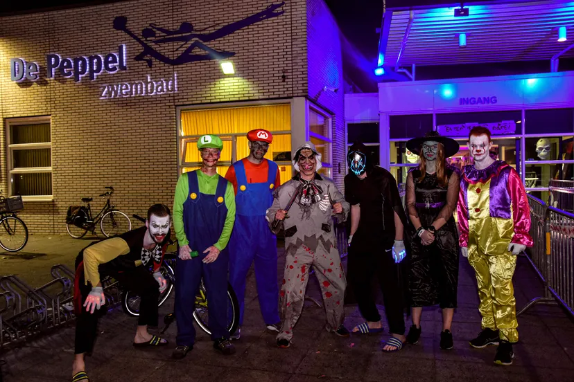 211007spookzwemmen zwembad de peppel