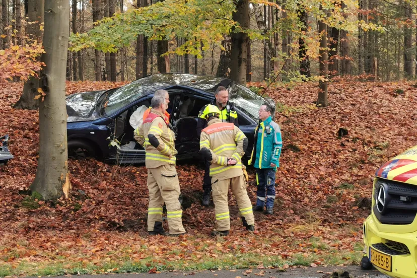 aanrijding tegen boom