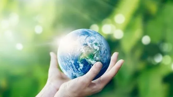 alfa aarde met handen