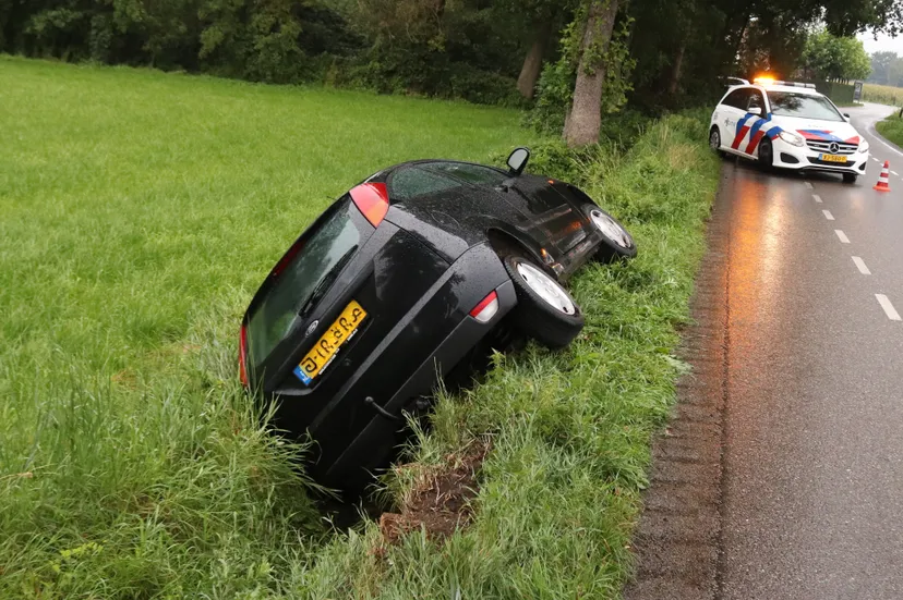 auto in sloot lunteren