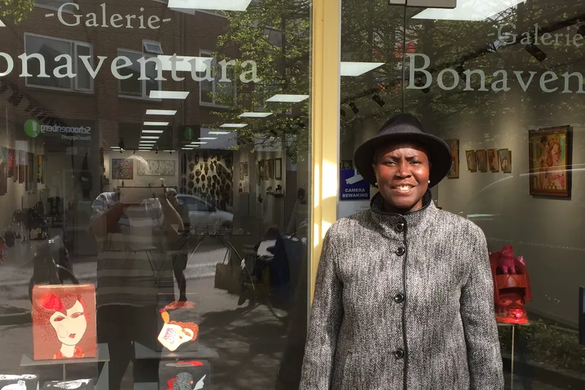 benedicta van wijk akpaca voor haar galerie in bennekom rene hazeleger