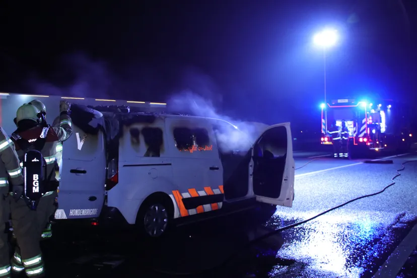 bestelwagen brand uit