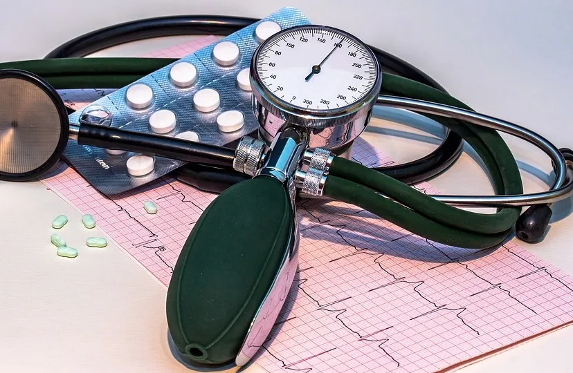 blood pressure monitor 1952924 960 720