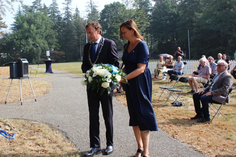 burgemeester verhulst en echtgenoot chris ouboter edenieuwsnl