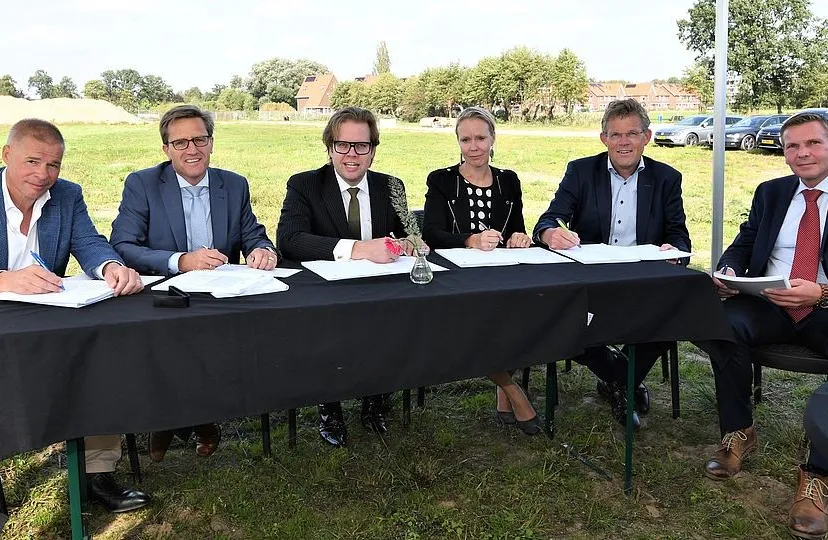 csm pb139 ondertekening bouwovereenkomst kernhem afbeelding 327df8a412