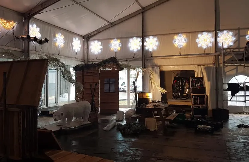 druk bezig met het opbouwen van de ijsbaan friends on ice ede