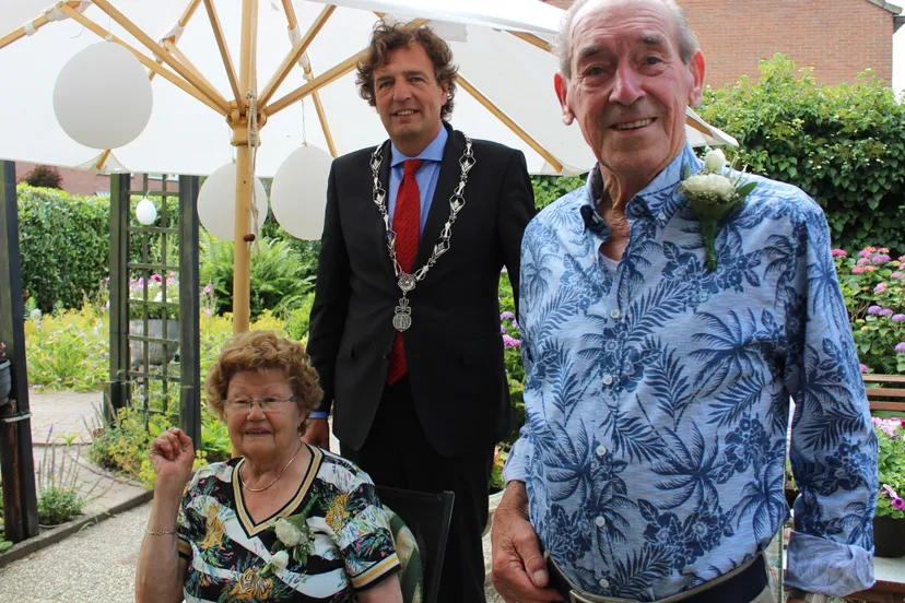 echtpaar klok nellestein