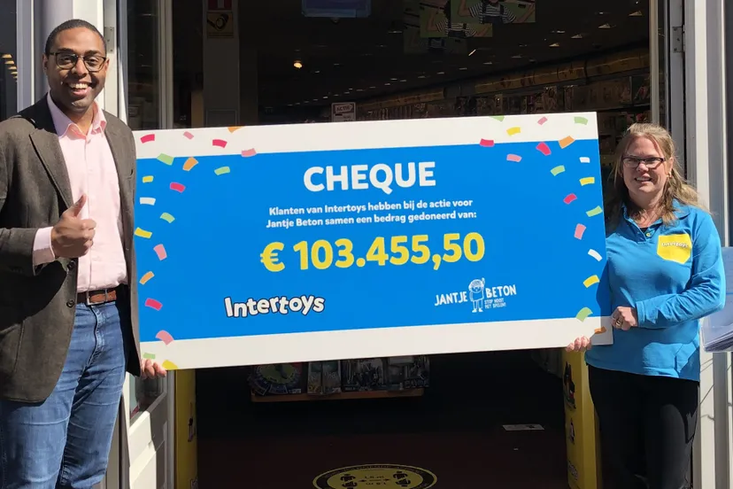 foto persbericht cheque uitreiking