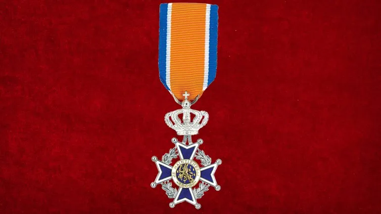 lid in de orde van oranje nassau man foto kanselarij der nederlandse orde