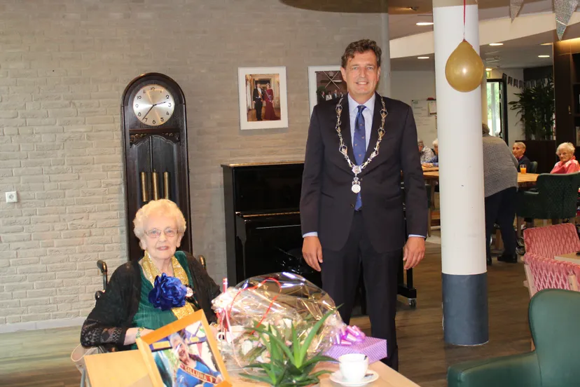 mevrouw hebinck roes 100 jaar