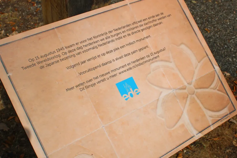 monument chris ouboter