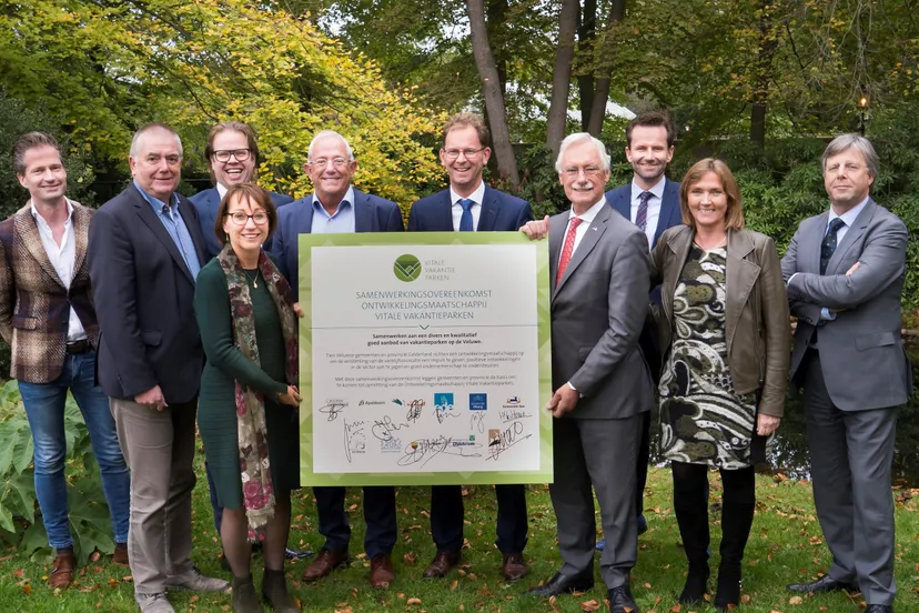 ondertekening samenwerkingsovereenkomst ontwikkelingsmaatschappij vitale vakantieparken
