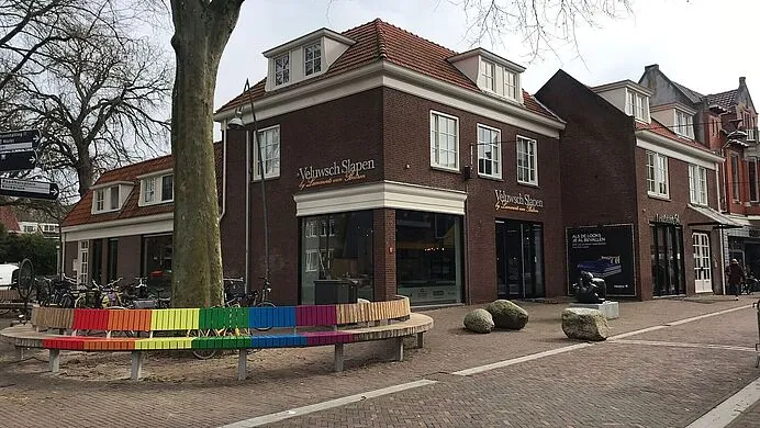 regenboogbankje