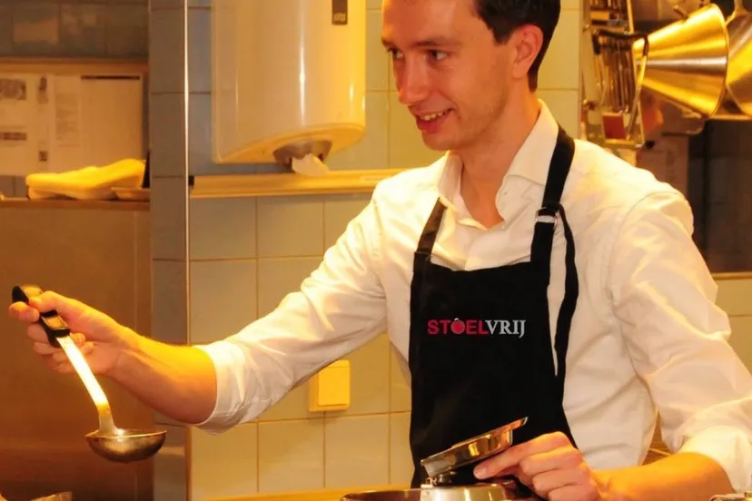 stoelvrij ook wethouder jan pieter van der schans deelt uit