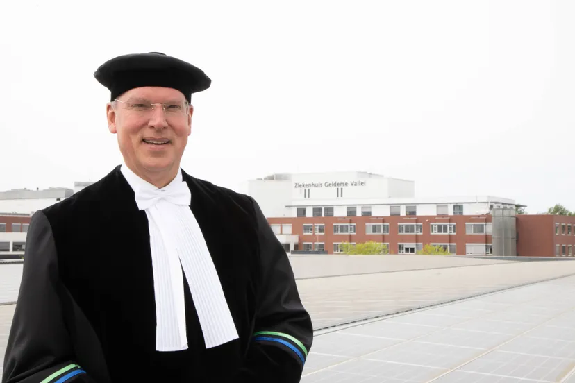 Buitengewoon hoogleraarschap Arthur van Zanten verlengd