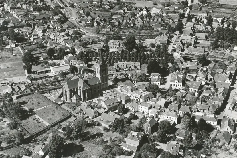 Luchtfoto kerk Ede 1939