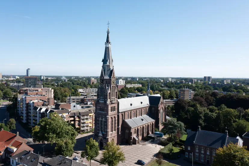 230809-0372 Luchtfoto Sint Petruskerk Eindhoven