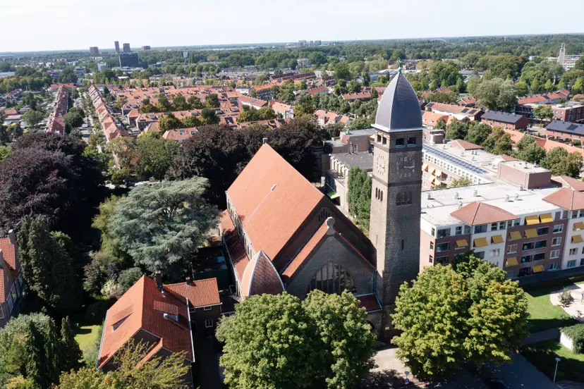 230809 0383 Luchtfoto Sint Theresia Kerk Eindhoven